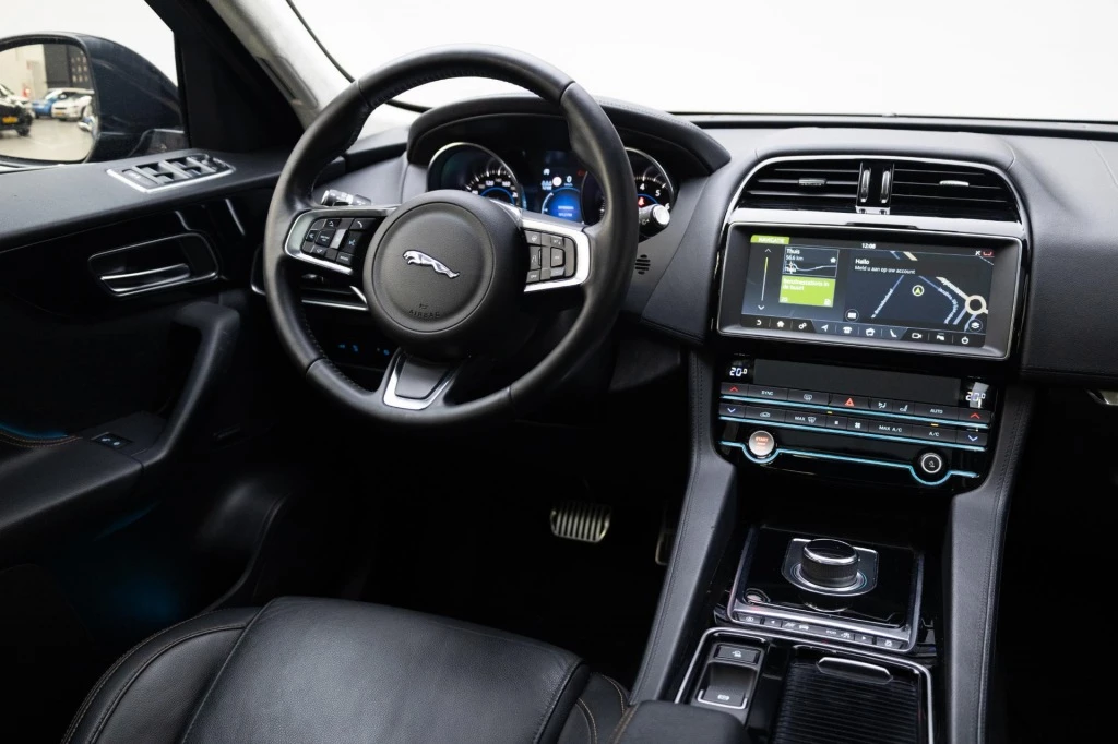 Jaguar F-PACE – foto 15