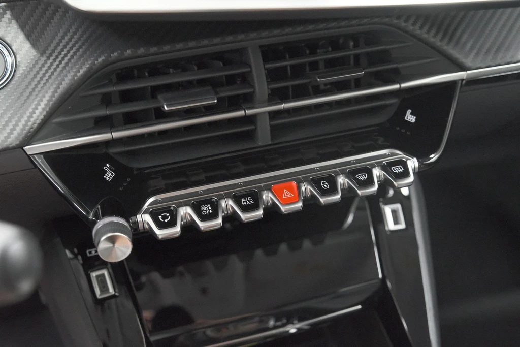 Peugeot e-208 – foto 39