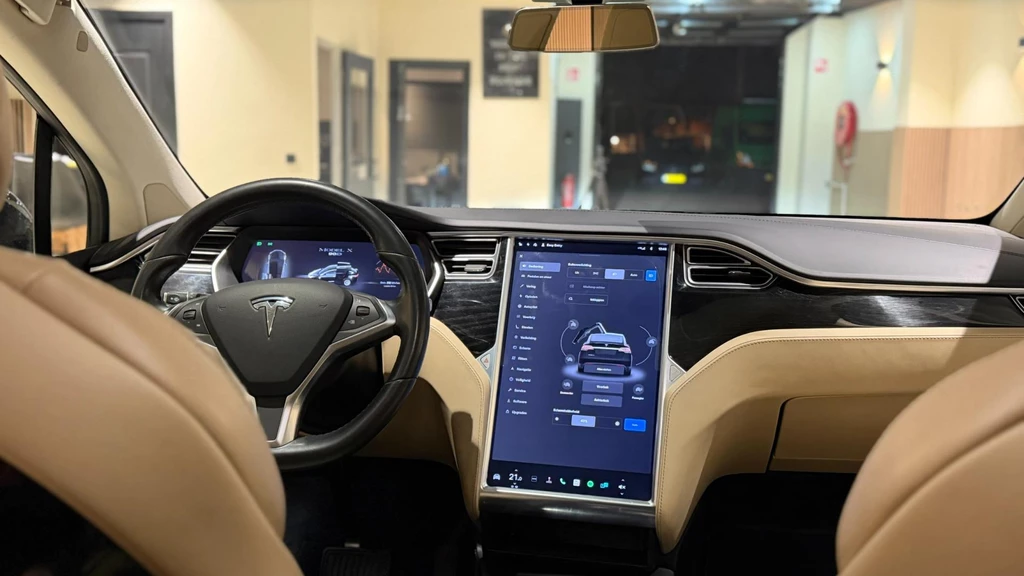 Tesla Model X – foto 13
