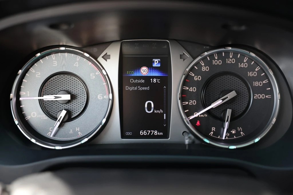 Toyota Hilux – foto 12