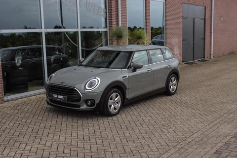 MINI Clubman 1.5 Cooper Essential | 1e eigenaar | BTW auto | Keyless entry | Stoelverwarming | Cruise control | DAB | Camera | LED | Sportstuur | Lichtpakket | PDC