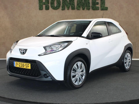 Toyota Aygo X 1.0 VVT-i S-CVT Play - ORIGINEEL NEDERLANDSE AUTO -ACHTERUITRIJCAMERA - APPLE CARPLAY/ANDROID AUTO - CRUISE CONTROL ADAPTIEF - AIRCO - VERKEERSBORDDETECTIE - GROOTLICHTASSISTENT - LEDEREN STUURWIEL - DAB-ONTVANGER - BLUETOOTH TELEFOONVOORBEREIDING