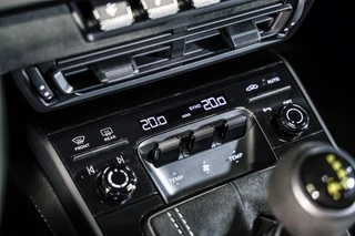 Porsche 911 – thumbnail 75