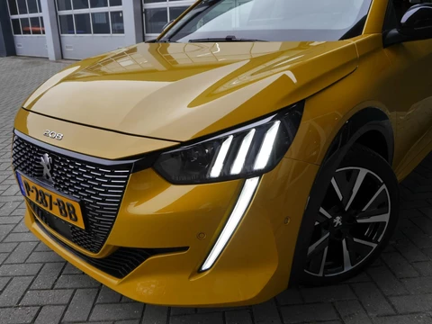 Peugeot 208 1.2 PureTech GT | Lage km.stand | Keyless start | Full led | 17 inch lichtmetalen velgen | Trekhaak | Parkeersensoren voor en achter | Achteruitrijcamera | Climate control | Cruise control