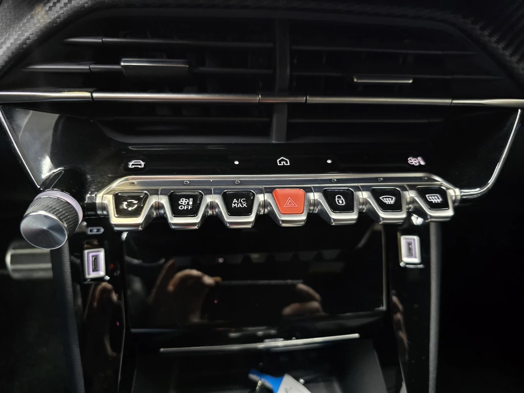 Peugeot e-2008 – foto 18