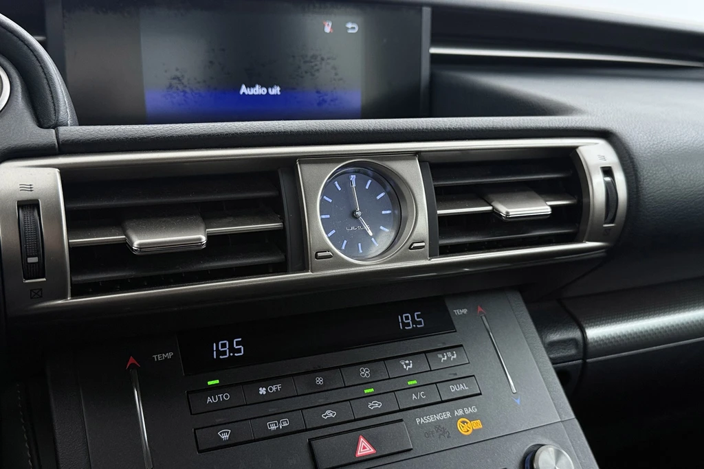 Lexus IS – foto 31