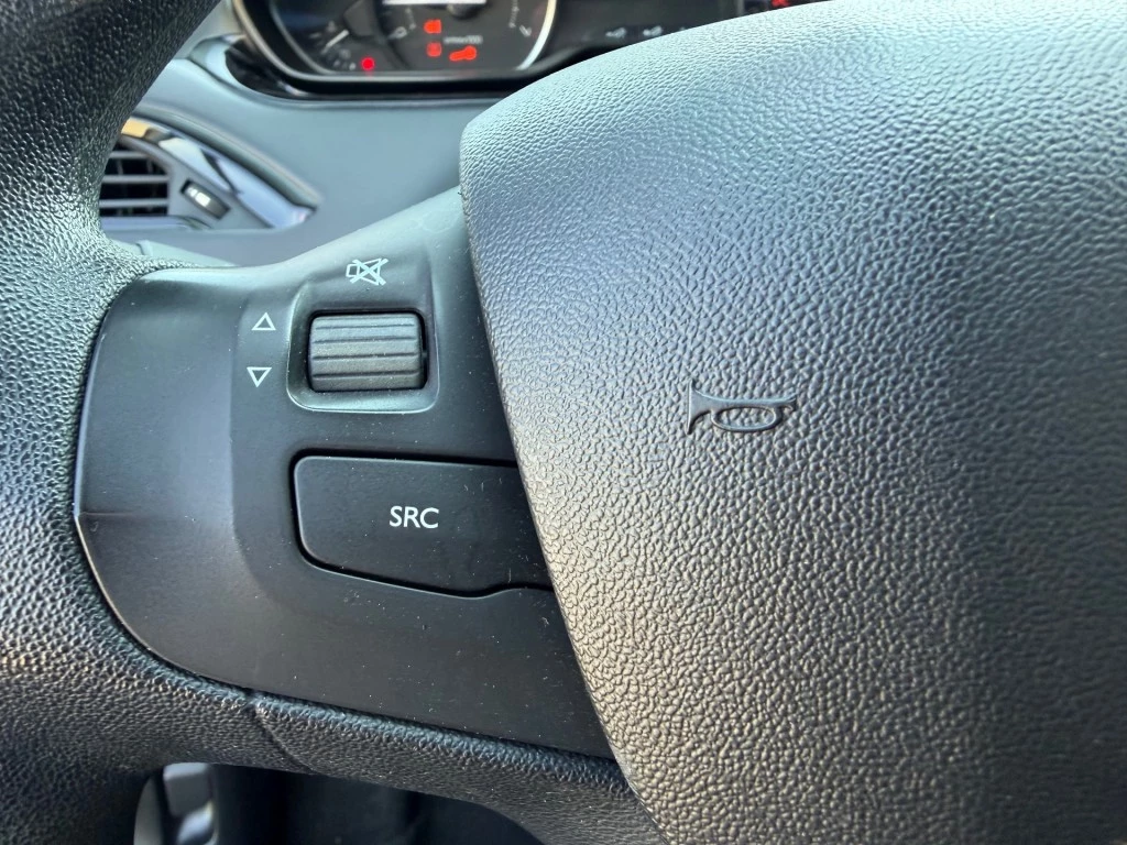 Peugeot 208 – foto 24