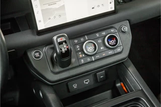 Land Rover Defender – thumbnail 22