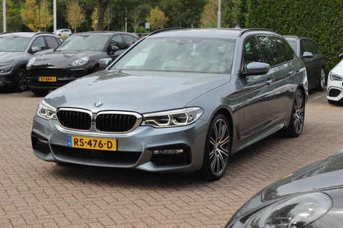 BMW 5 Serie Touring 540i xDrive High Exe. M Sport / Trekhaak / 360Camera / Head-up / Softclose / Luxe Leder / 20'' / CarPlay / Harman Kardon / Keyless / Dodehoek / DAB / ACC
