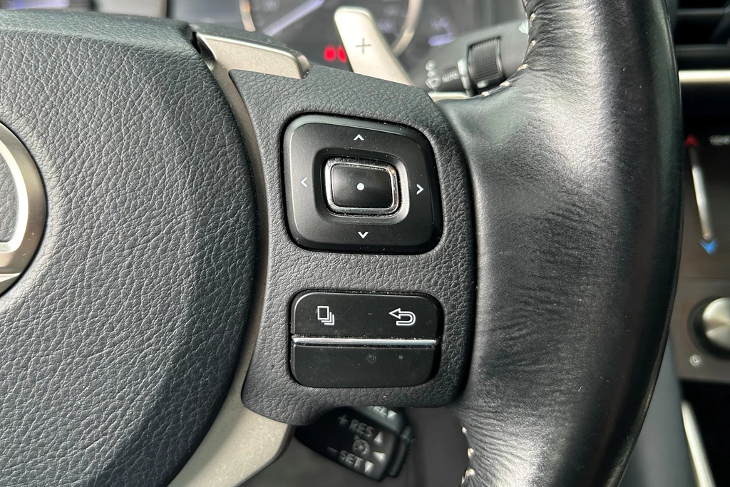 Lexus IS – foto 15