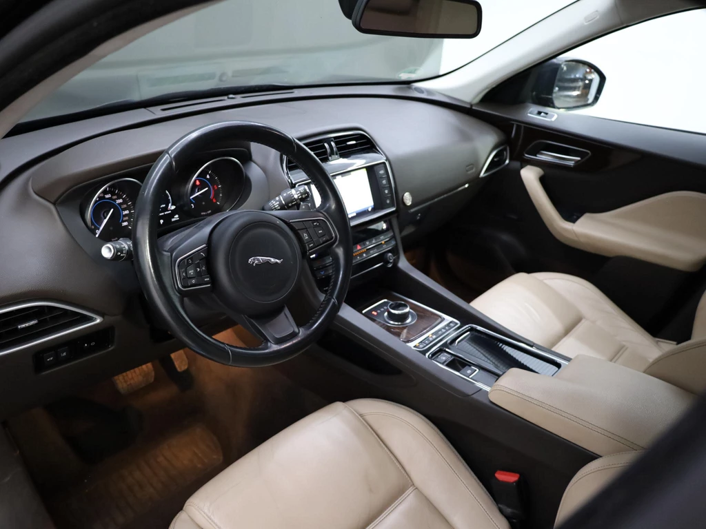 Jaguar F-PACE – foto 11