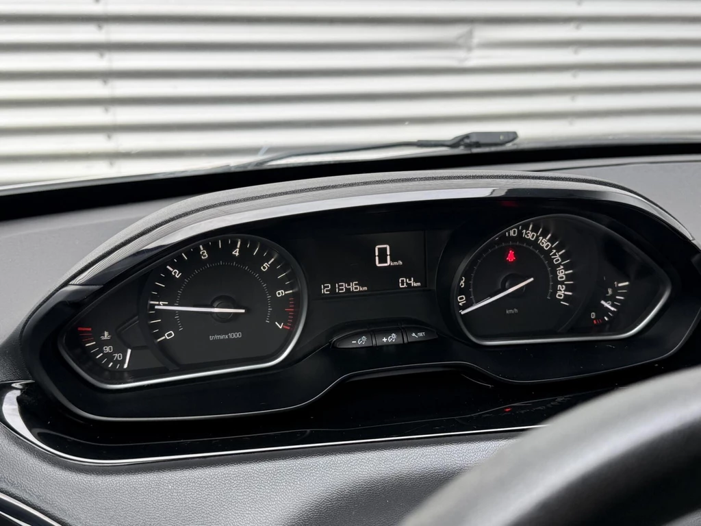 Peugeot 208 – foto 18