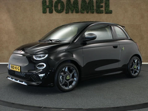 Fiat 500 Abarth Urban 42 kWh SOH 99,1% - APPLE CARPLAY/ANDROID AUTO - PARKEERSENSOREN ACHTER - CRUISE CONTROL - KEYLESS START - SPORTSTUUR - NAVIGATIESYSTEEM FULLMAP - LED KOPLAMPEN - DAB+ RADIO