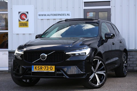 Volvo XC60 2.0 T6 Plug-in hybrid Long Range AWD Plus Dark*Perfect Volvo Onderh.*Pano/Elek. Trekhaak/R-Design Stoelen/Stoelverw.V+A/Stuurverw./ACC/Pilot ass./360 Camera/Memorie/BLIS/Parkeersens.V+A/21 inch LM*