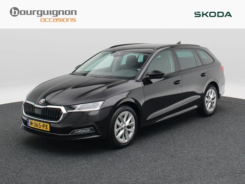 Skoda Octavia Combi 1.5 TSi 150 Pk First Edition | Stoelverwarming | Camera | Adaptive cruise | Navigatie | CarPlay | Matrix LED | 17 Inch | 60.639 Km !!