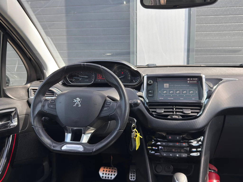 Peugeot 208 – foto 12
