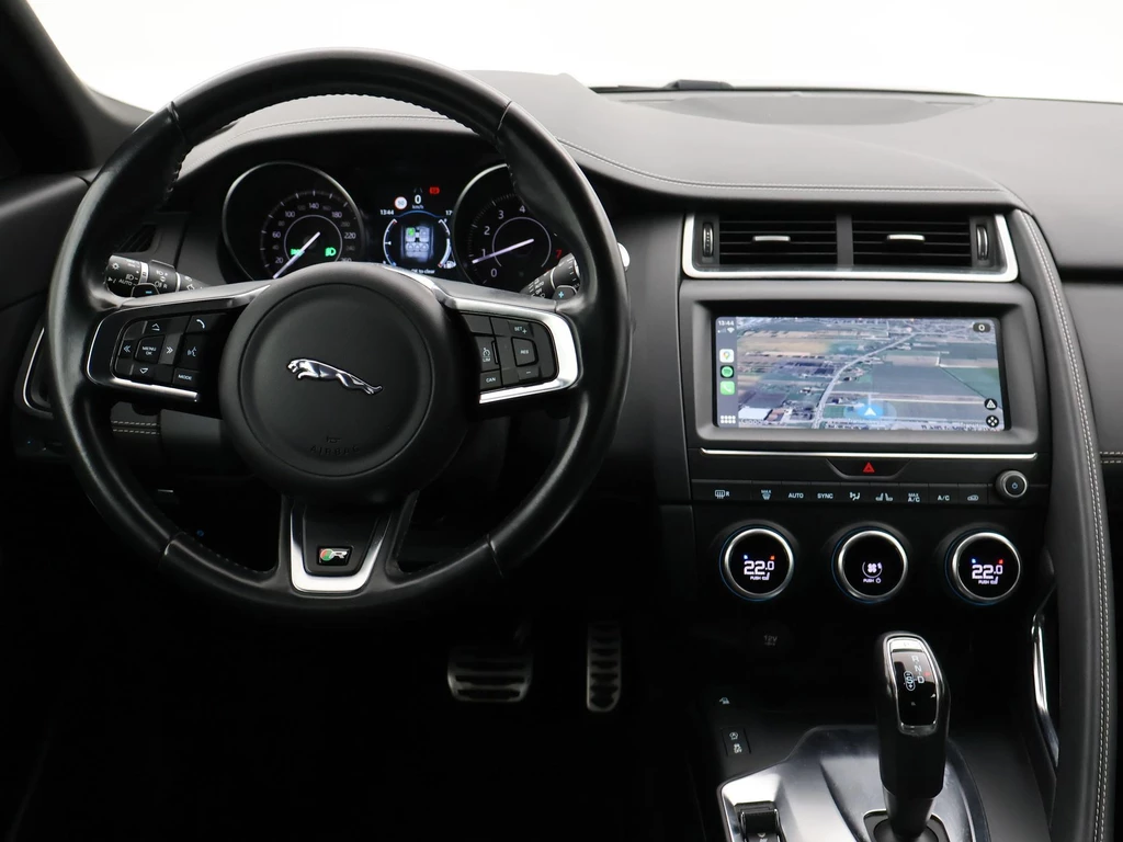 Jaguar E-PACE – foto 8