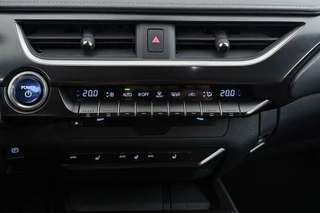 Lexus UX – thumbnail 30