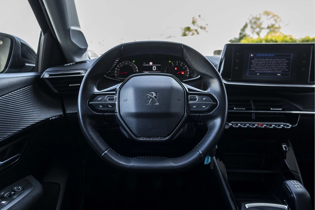 Peugeot 208 – foto 12