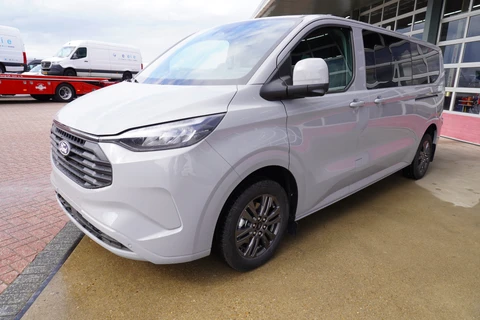 Ford Transit Custom 340L 2.5 PHEV 233PK L2H1 Limited 9 Persoons Automaat nr. V182 | Hybride |Schuifdeur L+R | Airco | Adap. Cruise | Navigatie | 360 Camera |