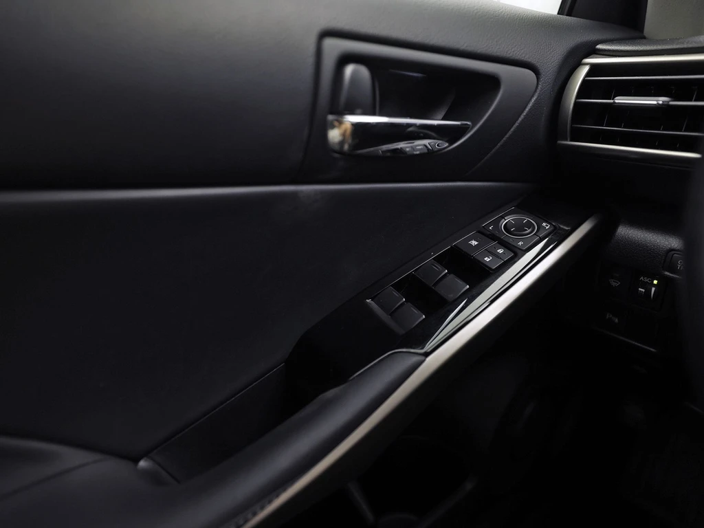 Lexus IS – foto 29