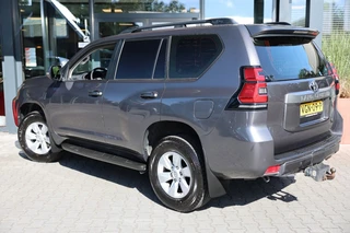 Toyota Land Cruiser – thumbnail 3