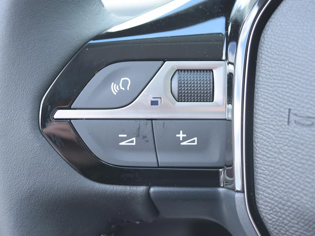 Peugeot e-208 – foto 16