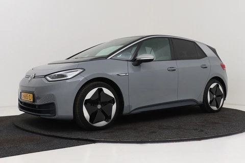 Volkswagen ID.3 First Max 58 kWh | Trekhaak | SOH 92%| Panoramadak | Org NL | Sportstoelen | NAP | Camera | LED |