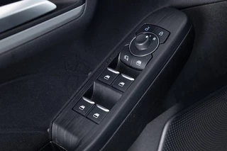 Ford Kuga – thumbnail 12