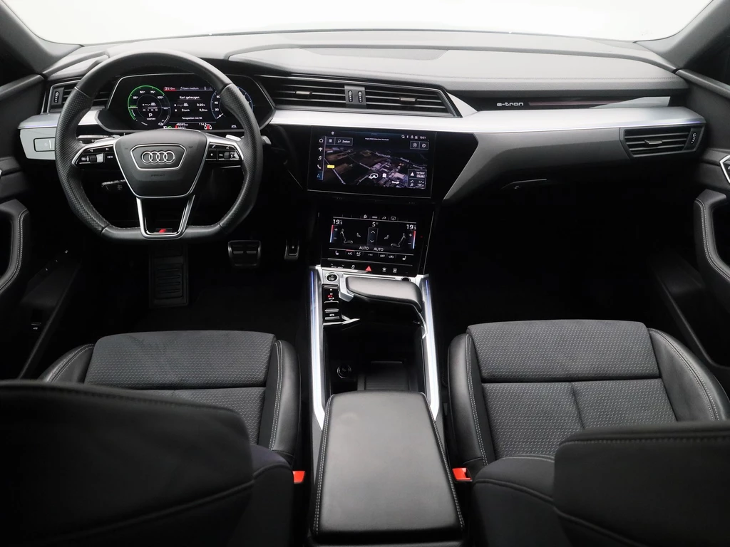 Audi Q8 Sportback e-tron – foto 10
