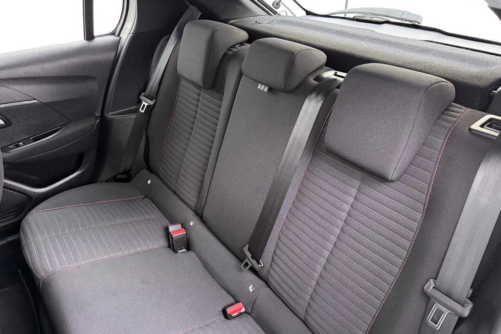 Peugeot e-208 – foto 11