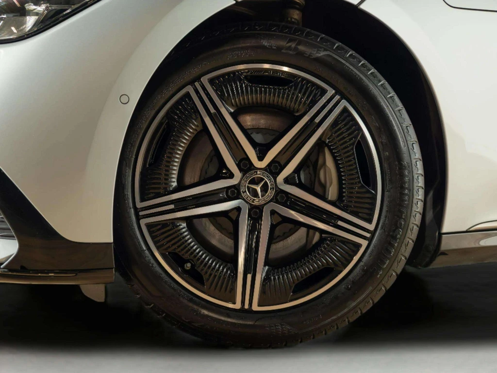Mercedes-Benz EQE – foto 7