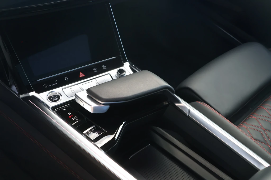Audi Q8 e-tron – foto 18
