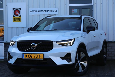 Volvo XC40 1.5 T4 Plug-in hybrid Plus Dark*Perfect Onderh.*Half Leder R-Design stoelen/Stoelverw./Stuurverw./Camera/H&K/DAB/LED/Apple Carplay-Android/Keyless Entry+Go/Parkeersens.V+A/18 inch LM*