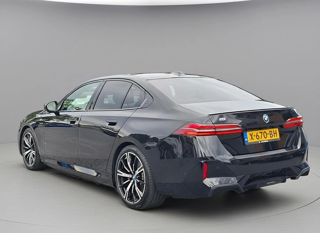 BMW i5 – foto 2