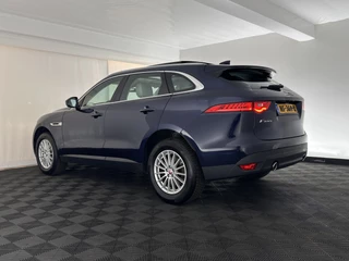 Jaguar F-PACE – thumbnail 2