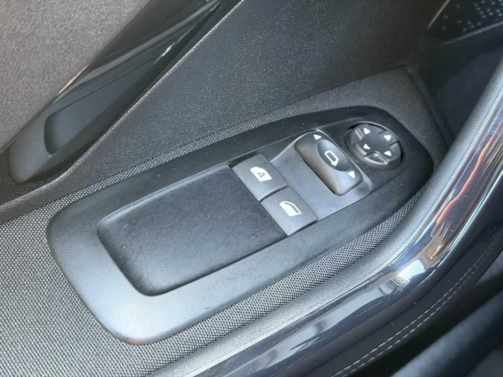 Peugeot 208 – foto 30