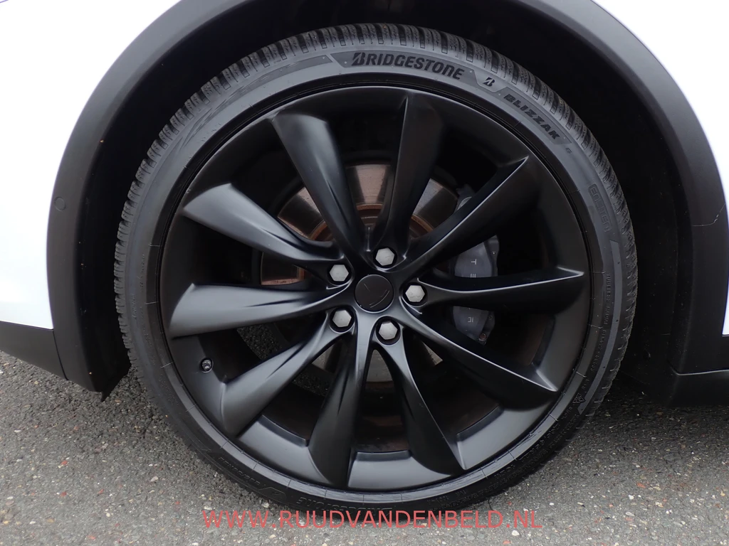 Tesla Model X – foto 10