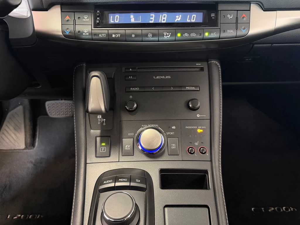 Lexus CT – foto 18