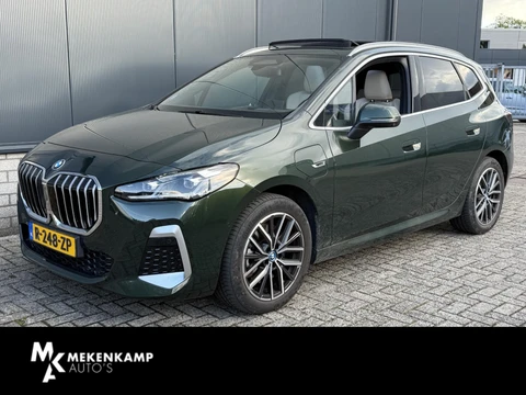 BMW 2-serie Active Tourer 230e xDrive M Sport 18"/Panoramadak/Leder + memory/Trekhaak/Dodehoek/Keyless/360 camera/Harman Kardon/Adaptieve cruise/Head-up