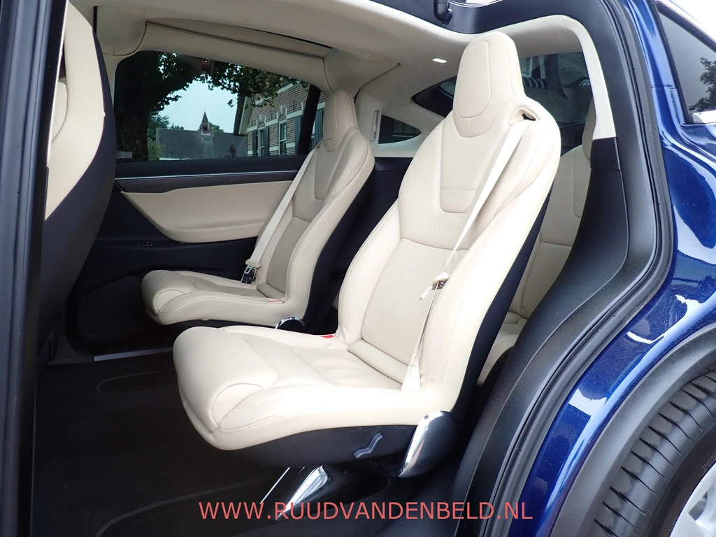 Tesla Model X – foto 12