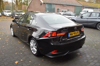 Lexus IS – thumbnail 2
