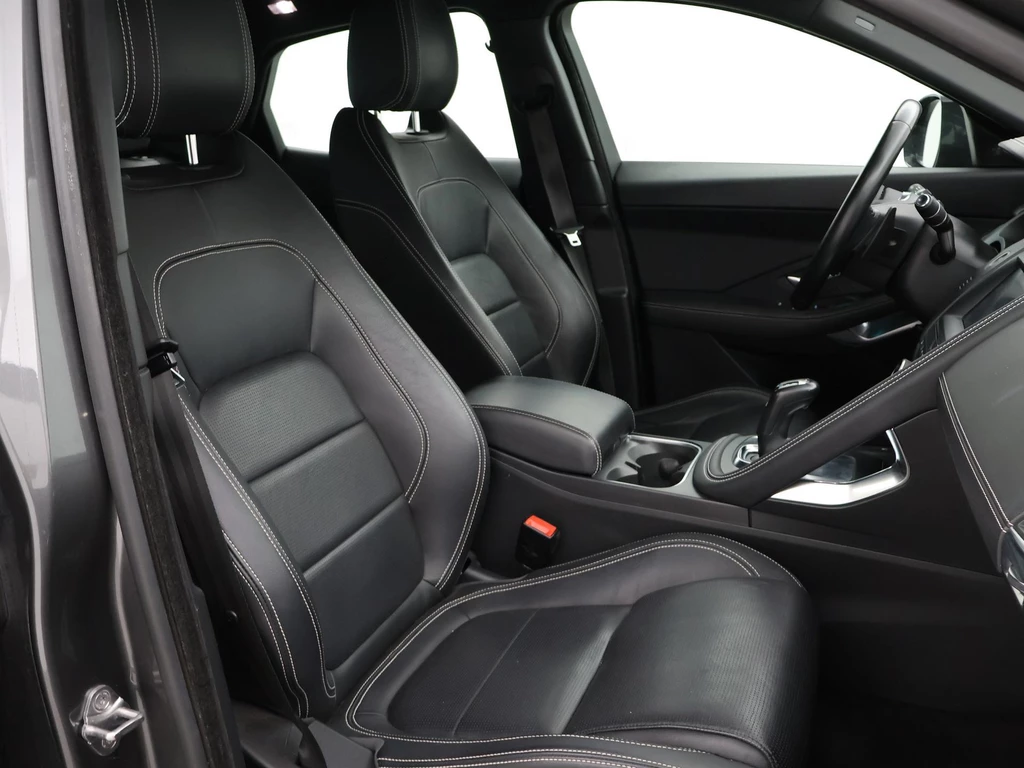 Jaguar E-PACE – foto 10