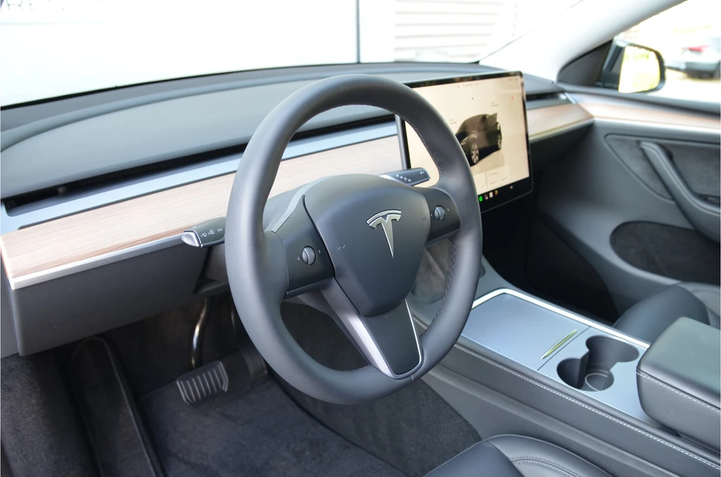 Tesla Model Y – foto 11