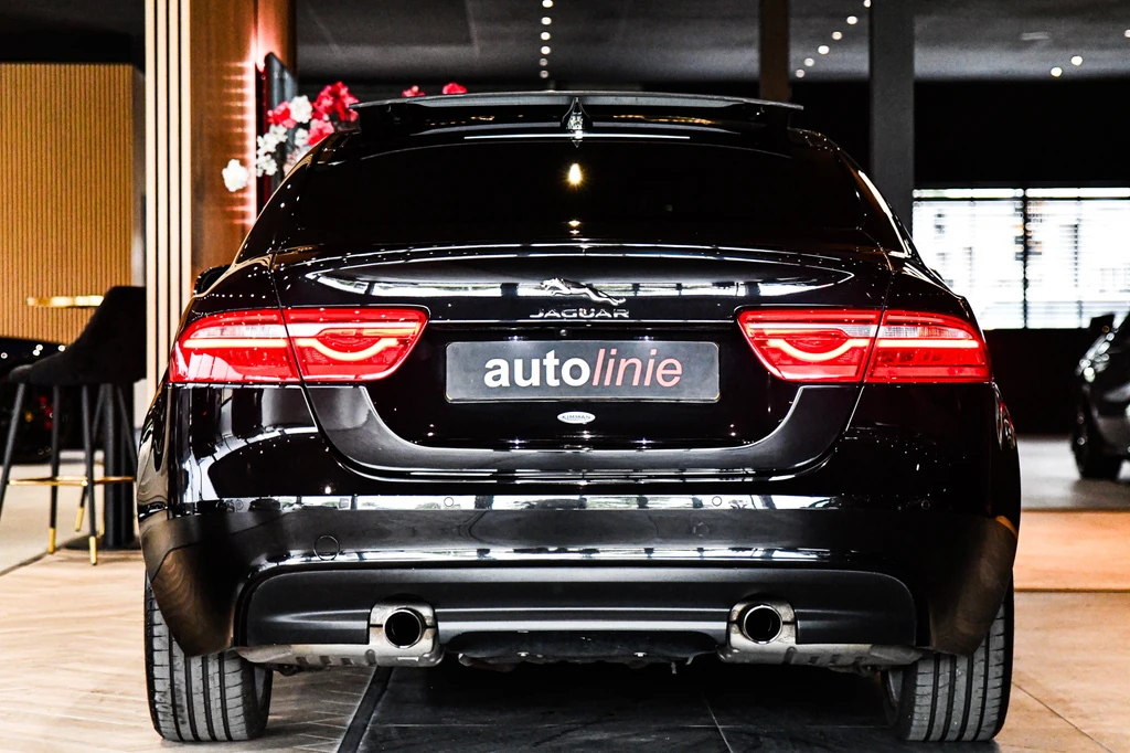 Jaguar XE – foto 6