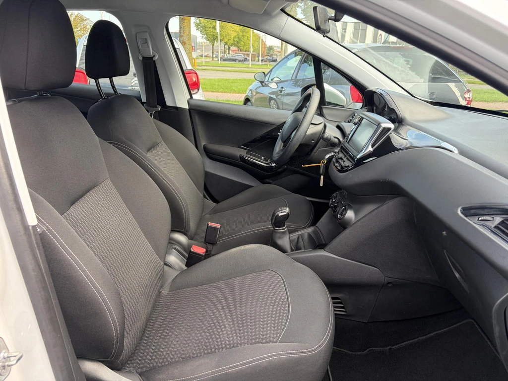 Peugeot 208 – foto 10