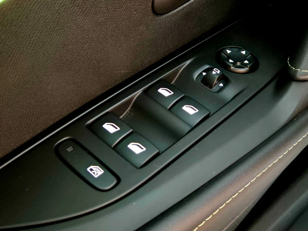 Peugeot 208 – foto 43