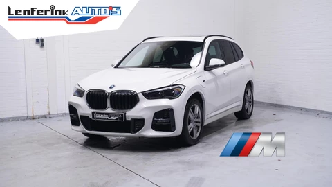 BMW X1 xDrive25e m Sport Panodak Afn. trekhaak Led koplampen Stoel-/stuur verwarming Camera PDC v+a Head up