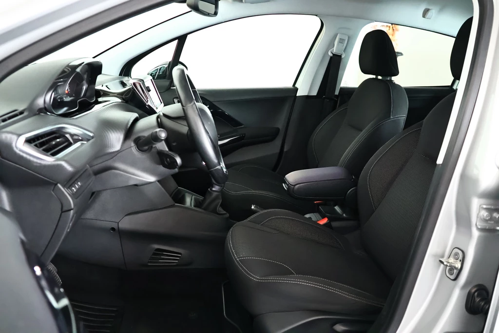 Peugeot 208 – foto 11