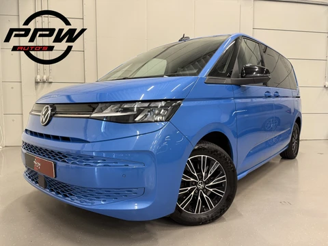 Volkswagen Multivan 1.4 eHybrid Life 7p. TREKHAAK/EL.SCHFDEUREN+SCHUIFRUITJES/ACC/SFEER/SOH 93%/CAMERA/CARPLAY/KEYLESS/LED/EL.A.KLEP/MIDDENCONSOLE/DODE-HOEK/PRIVACY/17"BLACK/FLORIDA-BEACH BLUE METALLIC/VOLLEDIG VW DEALER HISTORIE